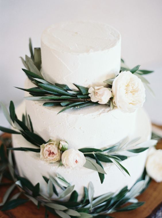 Greenery wedding cake idea