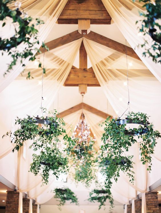 Natural romance, greenery-clad iron chandeliers wedding decor