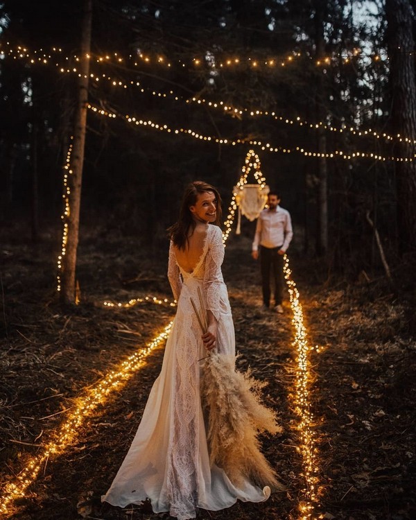 Romantic night wedding photo ideas with light