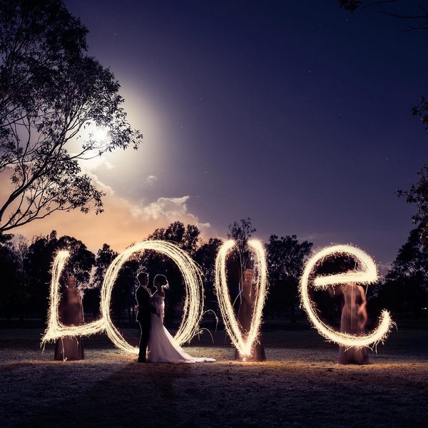 Romantic night wedding photo ideas with light