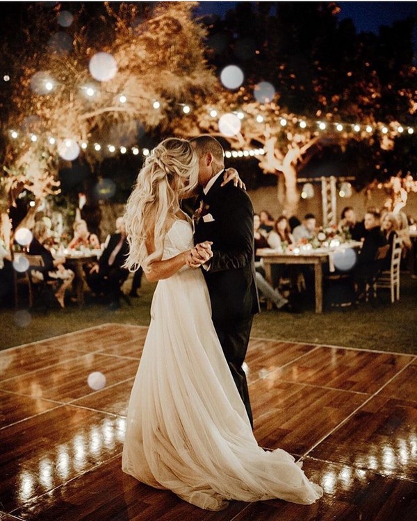 Wedding Reception Songs - Romantic night wedding photo ideas with light