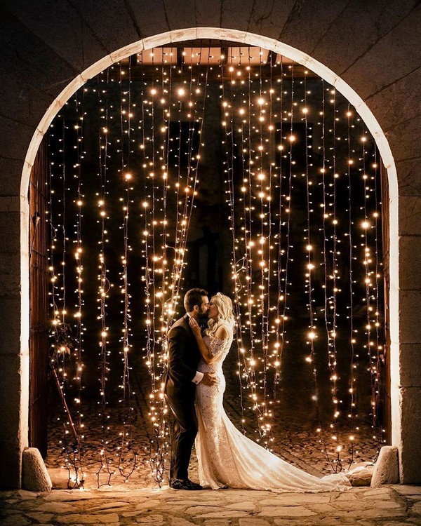 Romantic night wedding photo ideas with light