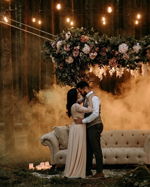 Romantic night wedding photo ideas with light