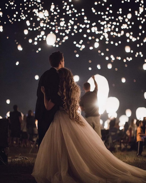 Romantic night wedding photo ideas with light