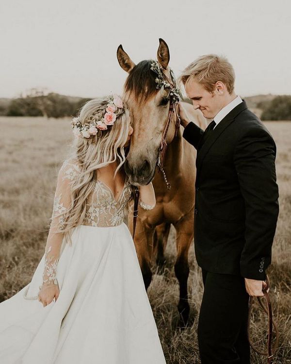 Wedding photography ideas with animals, pets, dogs