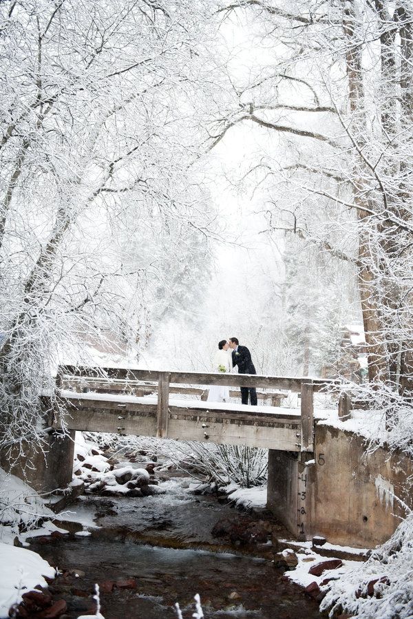 Winter wedding photos that capture the magic of the season