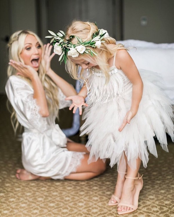 Wedding photo ideas with your flower girl 20