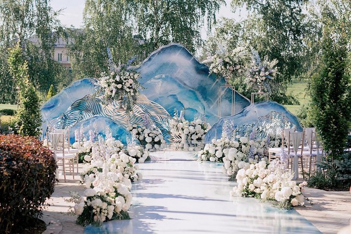 Modern Wedding Arches and Backdrops from Caramel