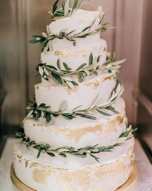 Greenery and gold wedding cake1
