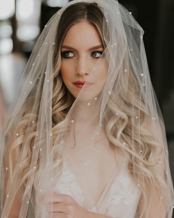 Romantic Wedding Photo Ideas with Your Bridal Veil 