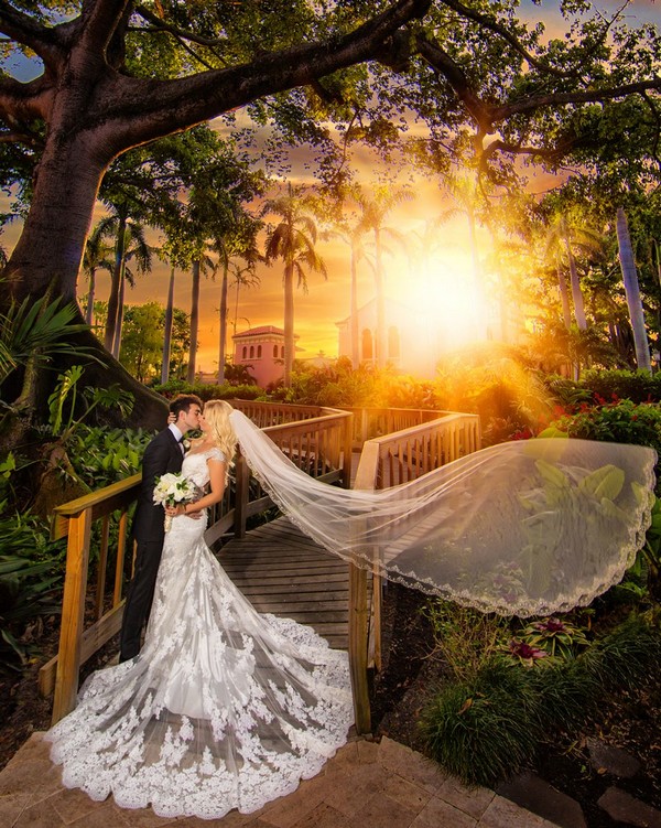 Romantic Wedding Photo Ideas with Your Bridal Veil 