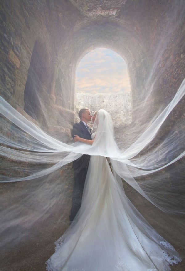wedding photo ideas with long veil
