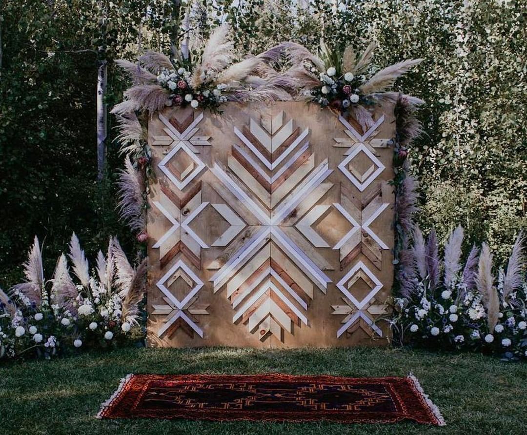 boho pampas grass and wooden wedding backdrop12