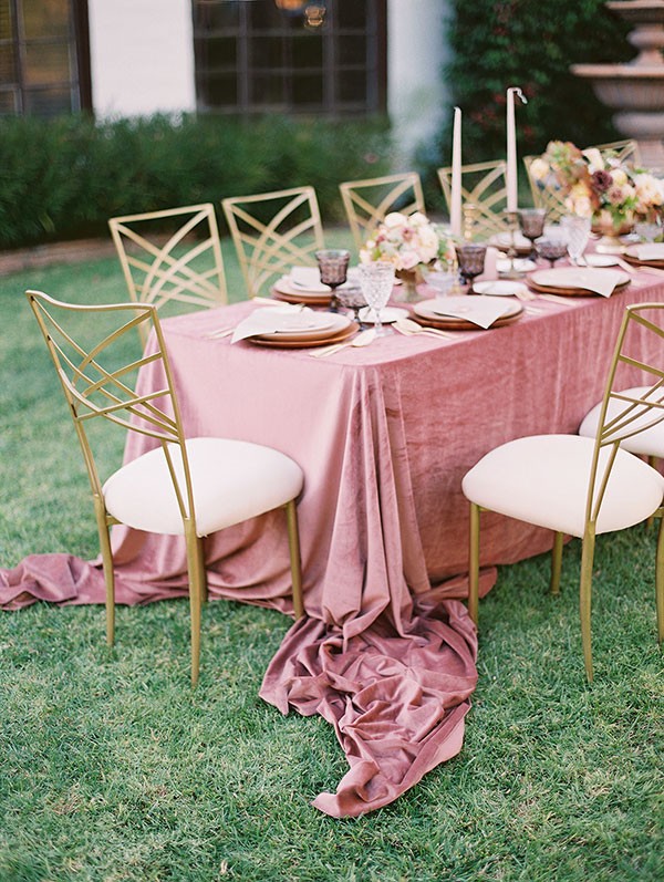 cinnamon rose wedding table decor