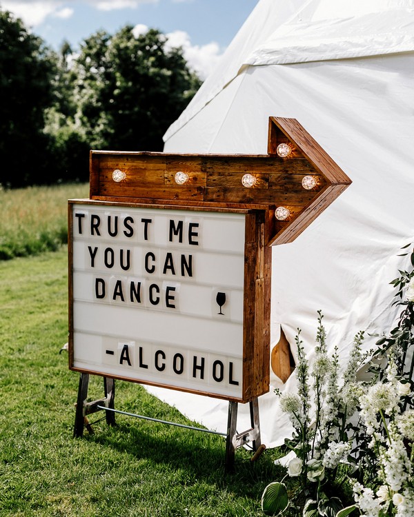 rustic outdoor wedding sign 3