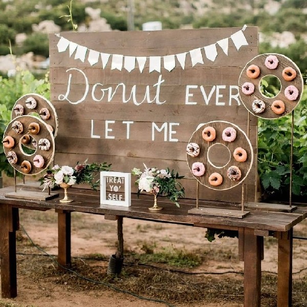 vintage wedding dount desserts display