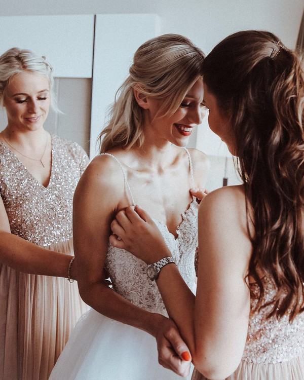 Pre Wedding Photoshoot Ideas for the Bride and her Bridesmaids
