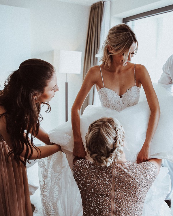 Pre Wedding Photoshoot Ideas for the Bride and her Bridesmaids