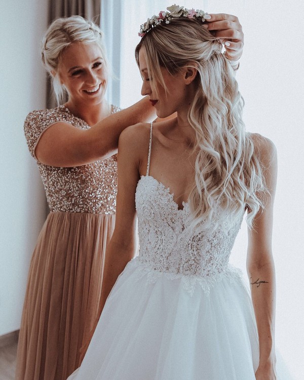 Pre Wedding Photoshoot Ideas for the Bride and her Bridesmaids