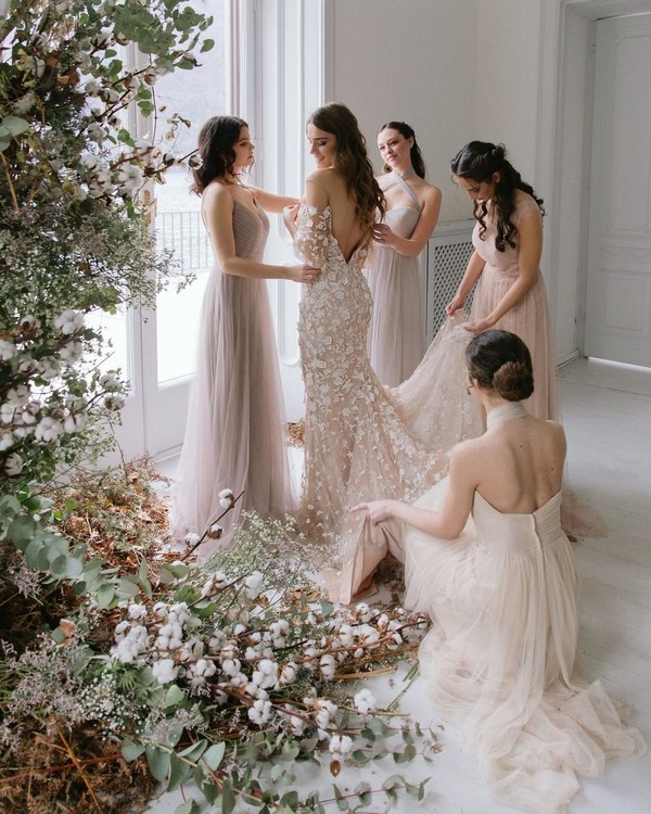 Pre Wedding Photoshoot Ideas for the Bride and her Bridesmaids