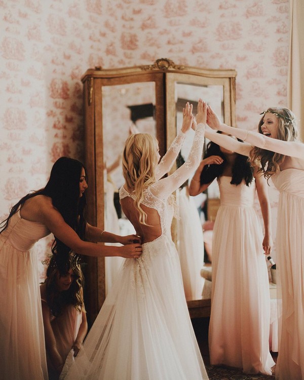 Pre Wedding Photoshoot Ideas for the Bride and her Bridesmaids