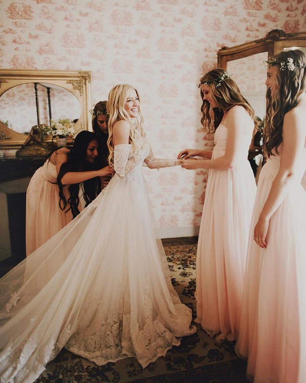 Pre Wedding Photoshoot Ideas for the Bride and her Bridesmaids
