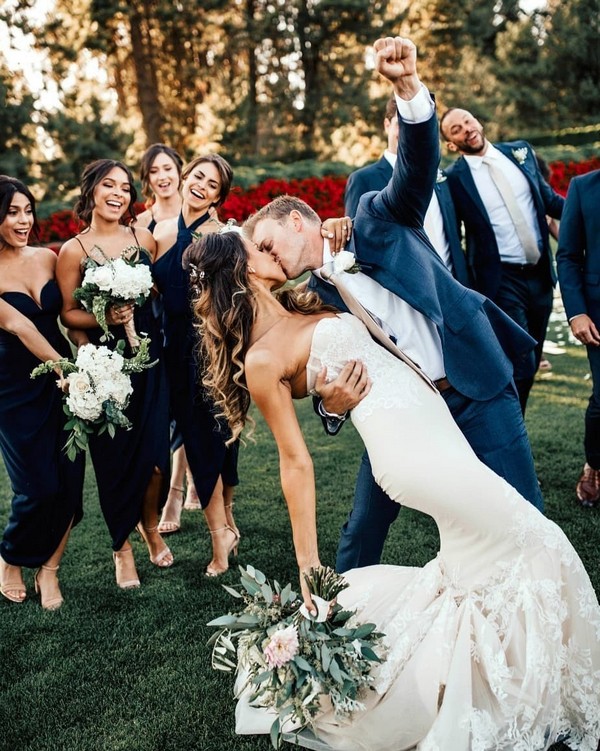 Wedding Photo Ideas with Bridesmaids and Groomsmen 