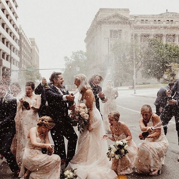 Wedding Photo Ideas with Bridesmaids and Groomsmen 