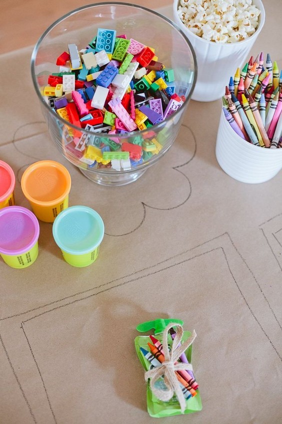 Ridiculously Easy Table to Entertain Kids
