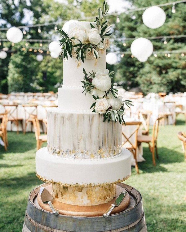 greenery and white wedding cake