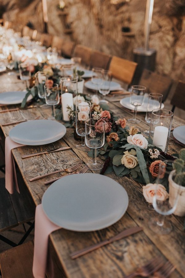 Dreamy desert-inspired reception table with pink accents, romantic florals, and rose gold touches