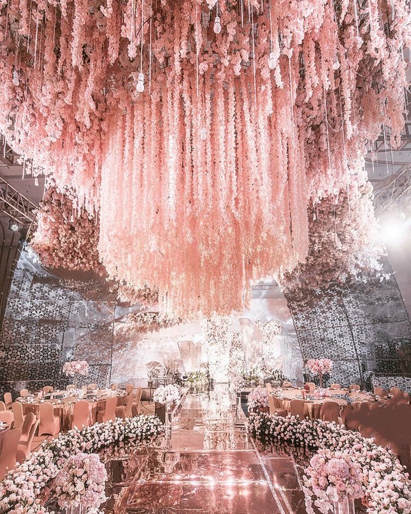 Luxury wedding ceremony and reception decor ideas