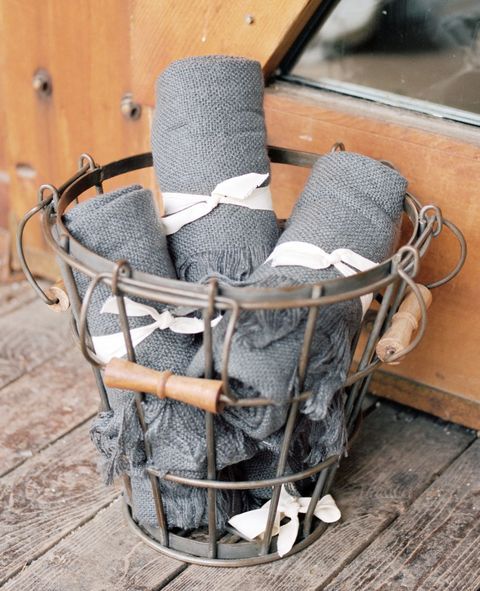 20 Creative Blankets for Wedding Guests at Your Winter Wedding 11 Blankets for wedding guests