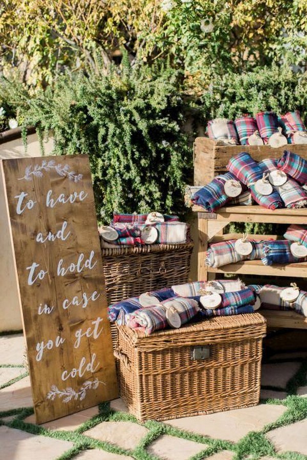Blankets make thoughtful wedding favors for winter affairs