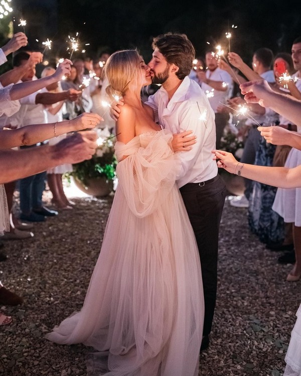 Romantic Nose Kiss Eskimo Kiss Wedding Photography Ideas