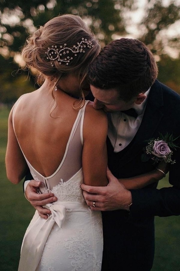 Romantic wedding photography ideas- love kiss on her shoulder