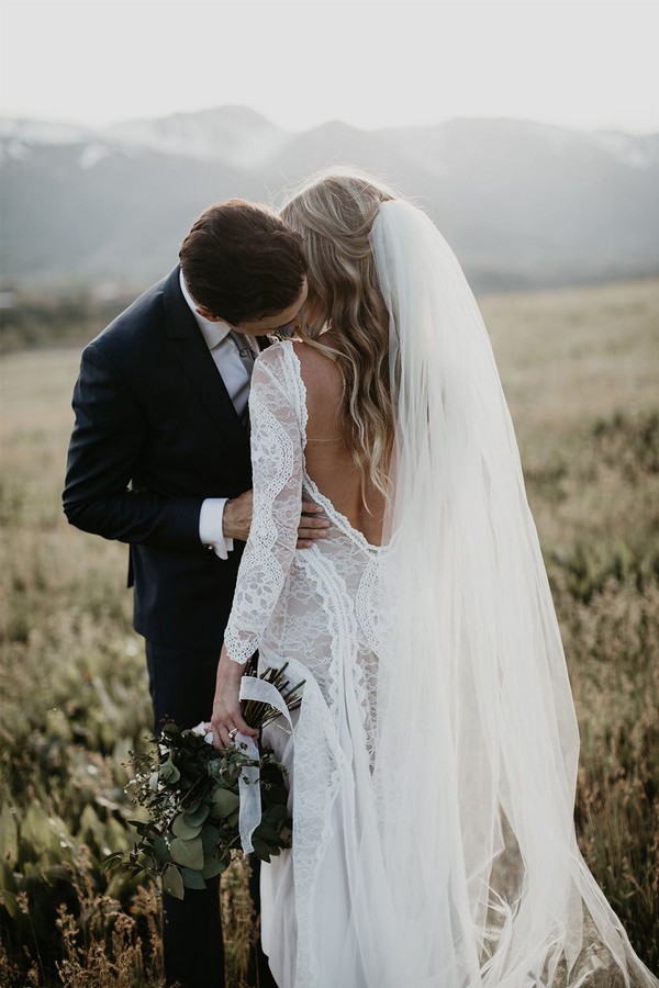 Romantic wedding photography ideas- love kiss on her shoulder