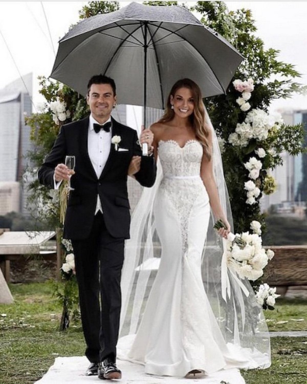 Rainy Day Wedding Photos with Umbrella