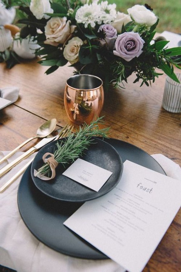 black greenery and copper cup wedding table setting ideas