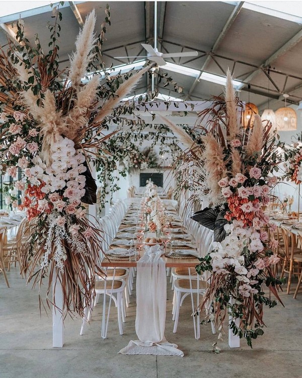 bohemian pampas grass and roses wedding table decor idea