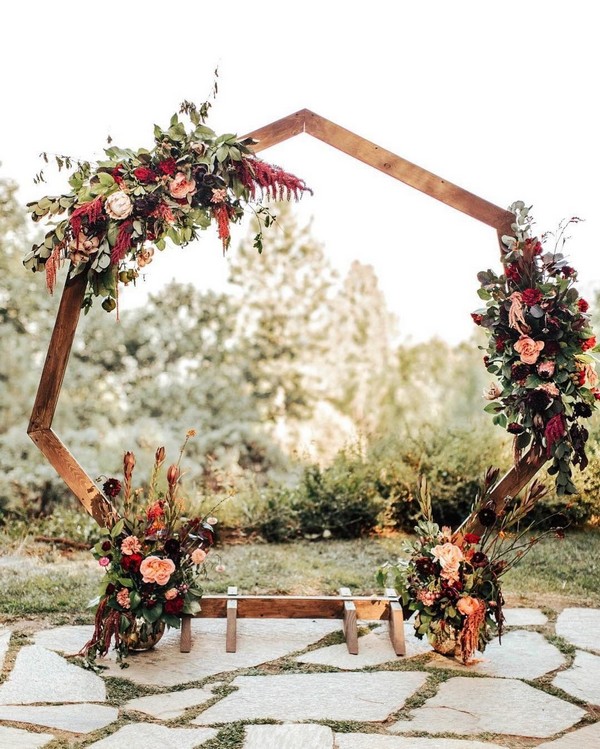 20 Modern Geometric Wedding Arch Ideas 16 geometric fall burgundy wedding backdrop