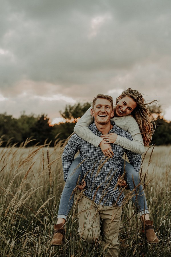 fall engagement photo ideas 