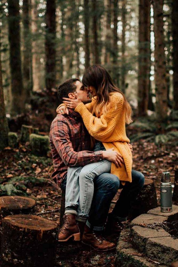 fall engagement photo ideas 