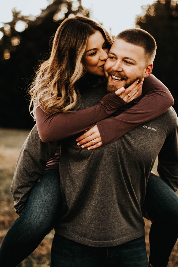 fall engagement photo ideas