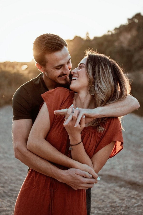 fall engagement photo ideas