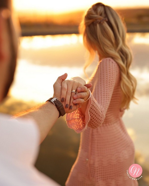 fall engagement photo ideas