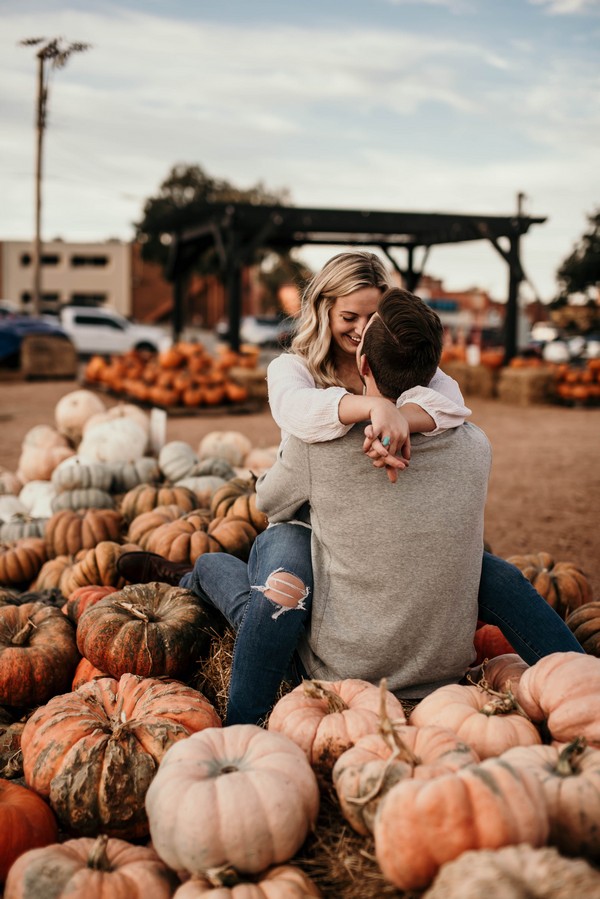 fall engagement photo ideas 