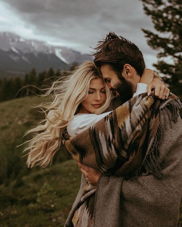 fall engagement photo ideas 