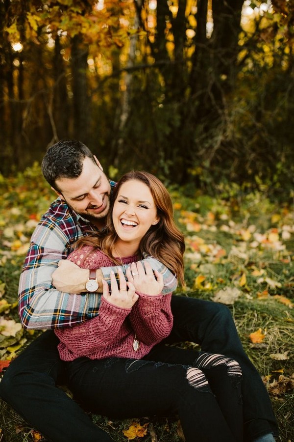 fall engagement photo ideas