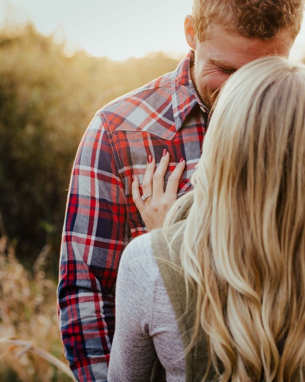 fall engagement photo ideas